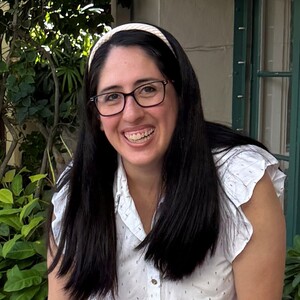 Andrea De La Cruz-White